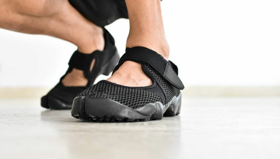 mens nike air rift trainers